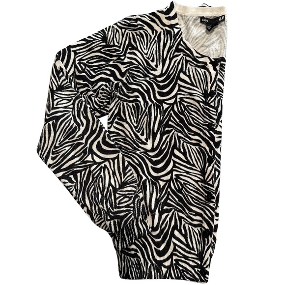 H&M Black and White Zebra Print Classic Cardigan Sweater - Picture 3 of 4